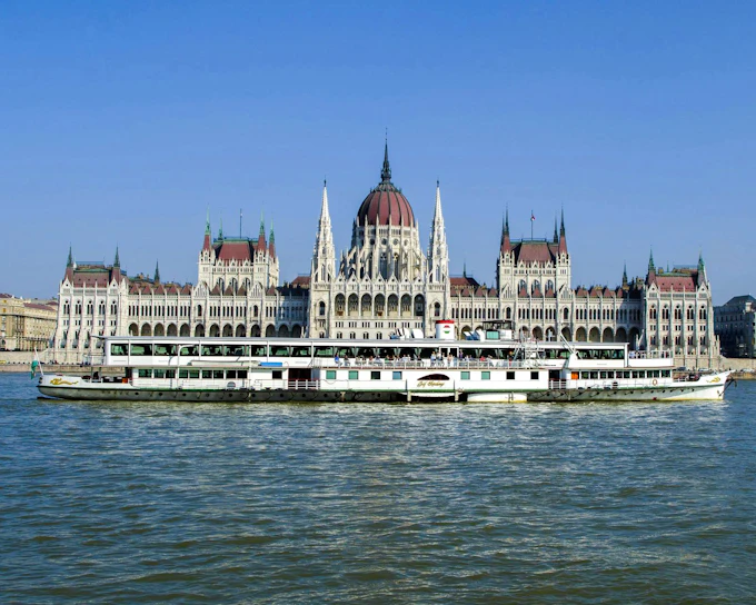 Budapest Danube River Evening Sightseeing Cruise with Optional Drinks