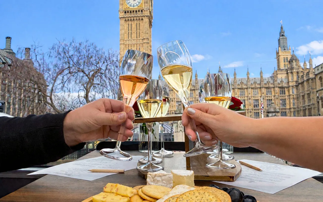 London Panoramic Sightseeing Coach Tour with Gusbourne Sparkling Wine and Cheese Tasting Image 3