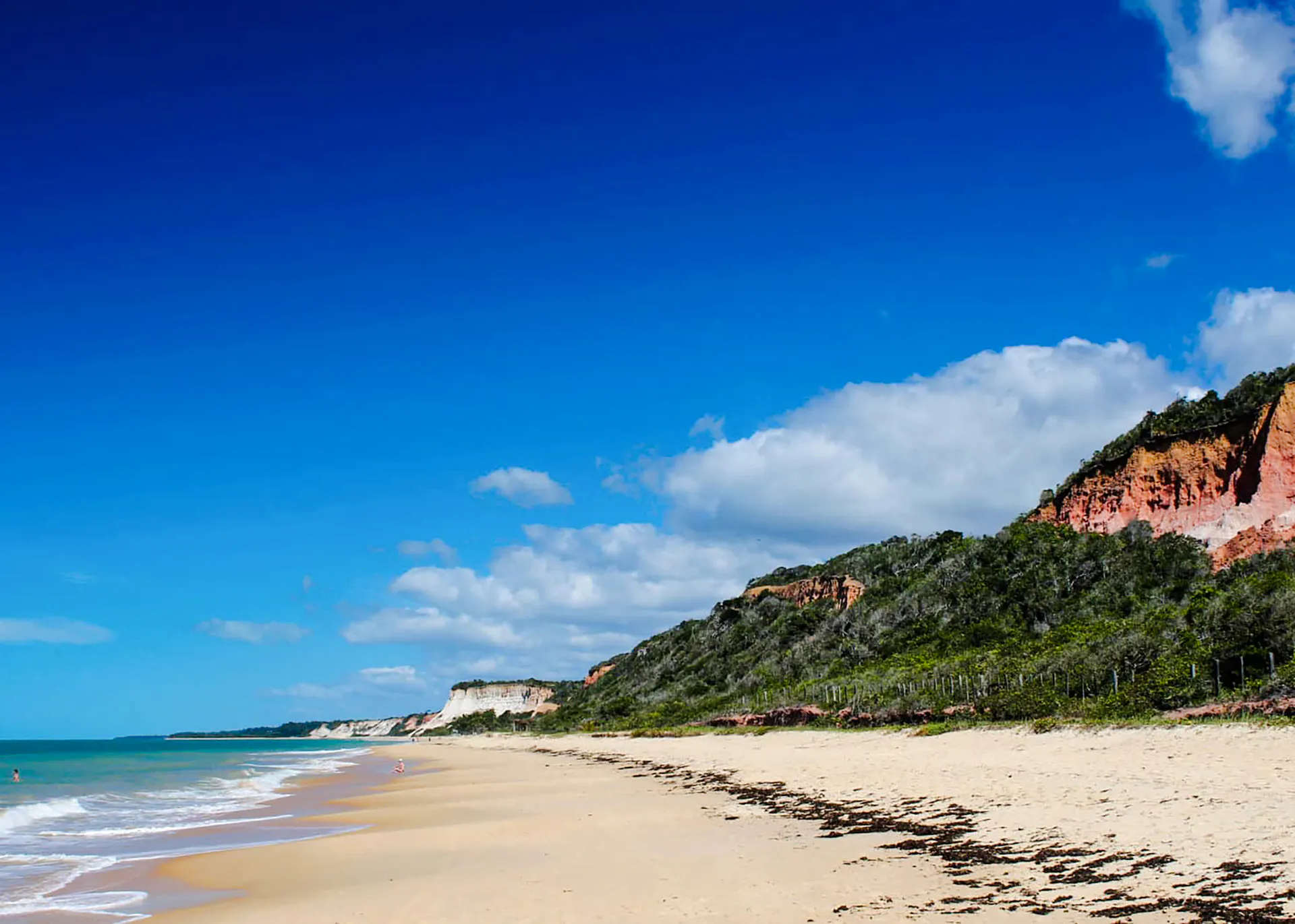 Sandy beach with cliffs in Arraial d'Ajuda, Porto Seguro, Brazil.