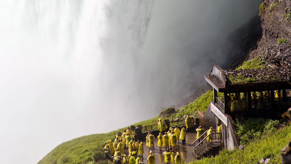 Tourists at Journey behind the falls, Niagara Falls