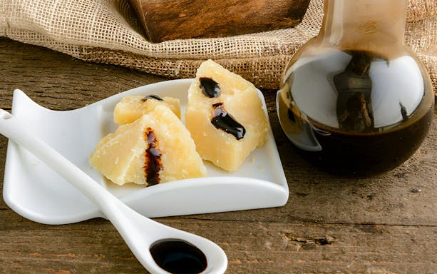 Parmesan cheese with balsamic vinegar at Acetaia La Vedetta, Modena picnic.