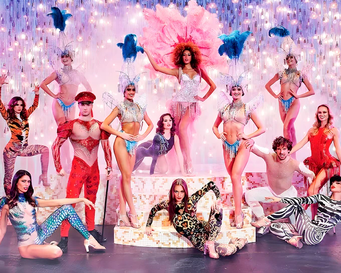 Paradis Latin Show with Lunch and Champagne