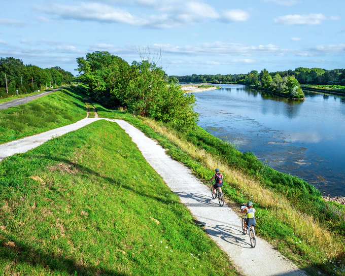 From Tours or Amboise: Chambord E-Bike Guided Tour