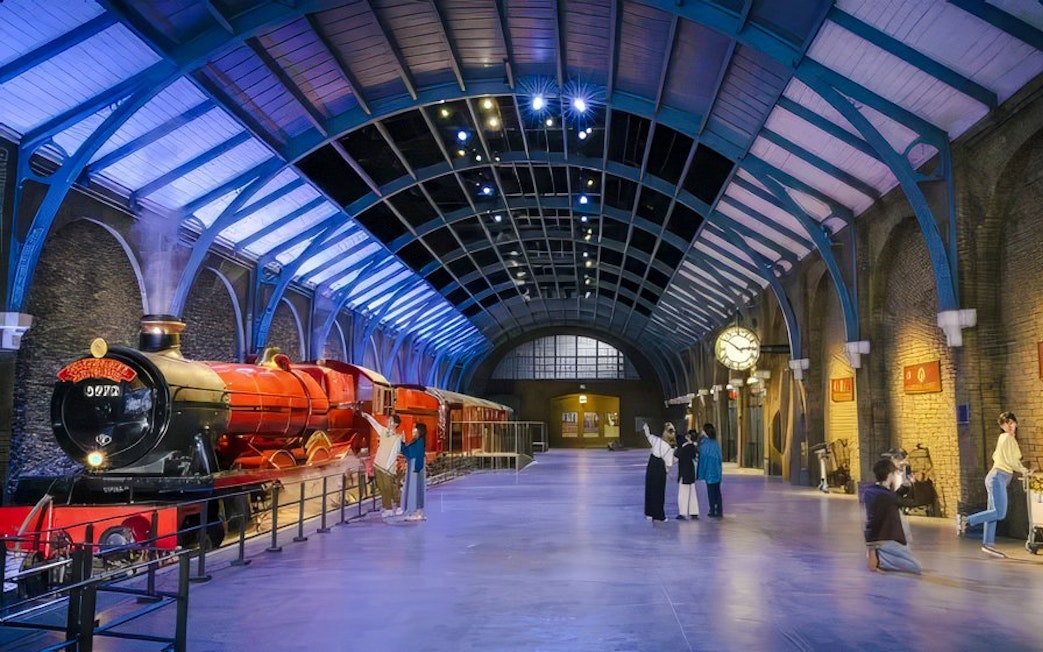 Hogwarts Express at Platform 9 ¾, Warner Bros. Studio Tour Tokyo.