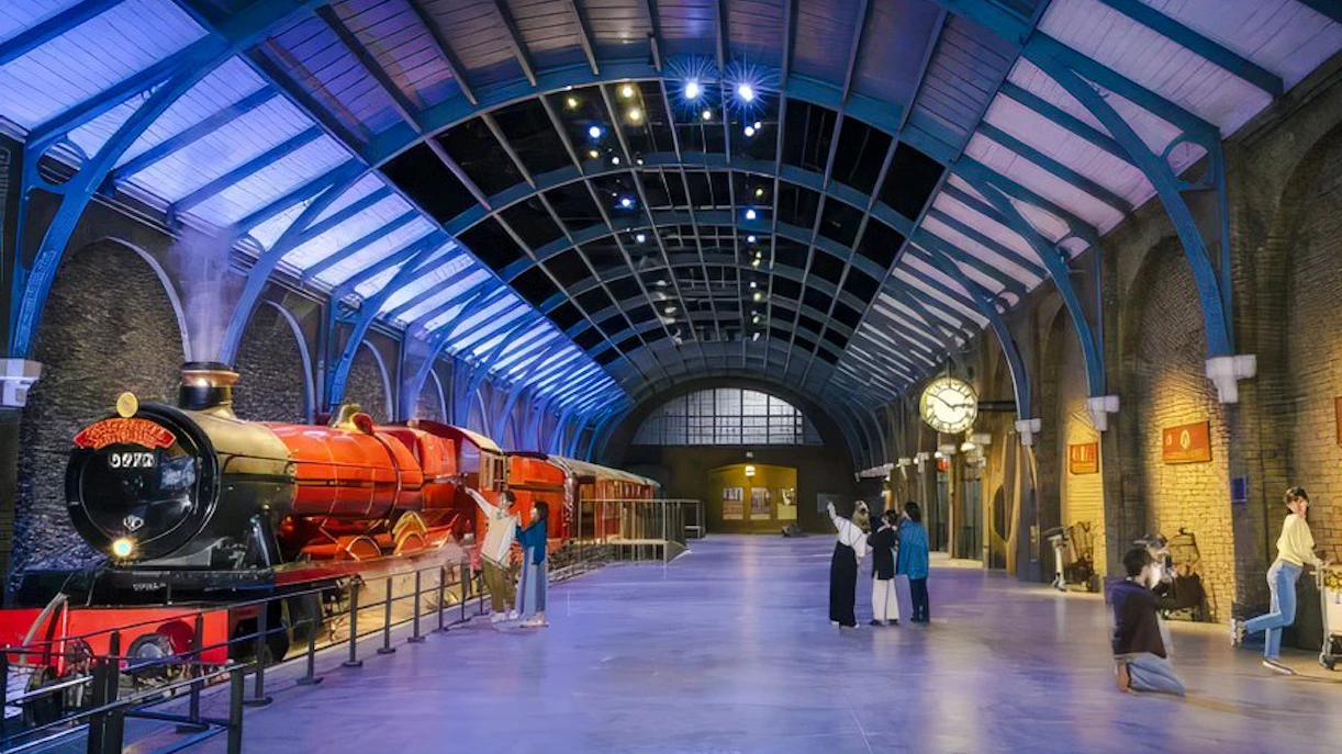 Hogwarts Express at Platform 9 ¾, Warner Bros. Studio Tour Tokyo.