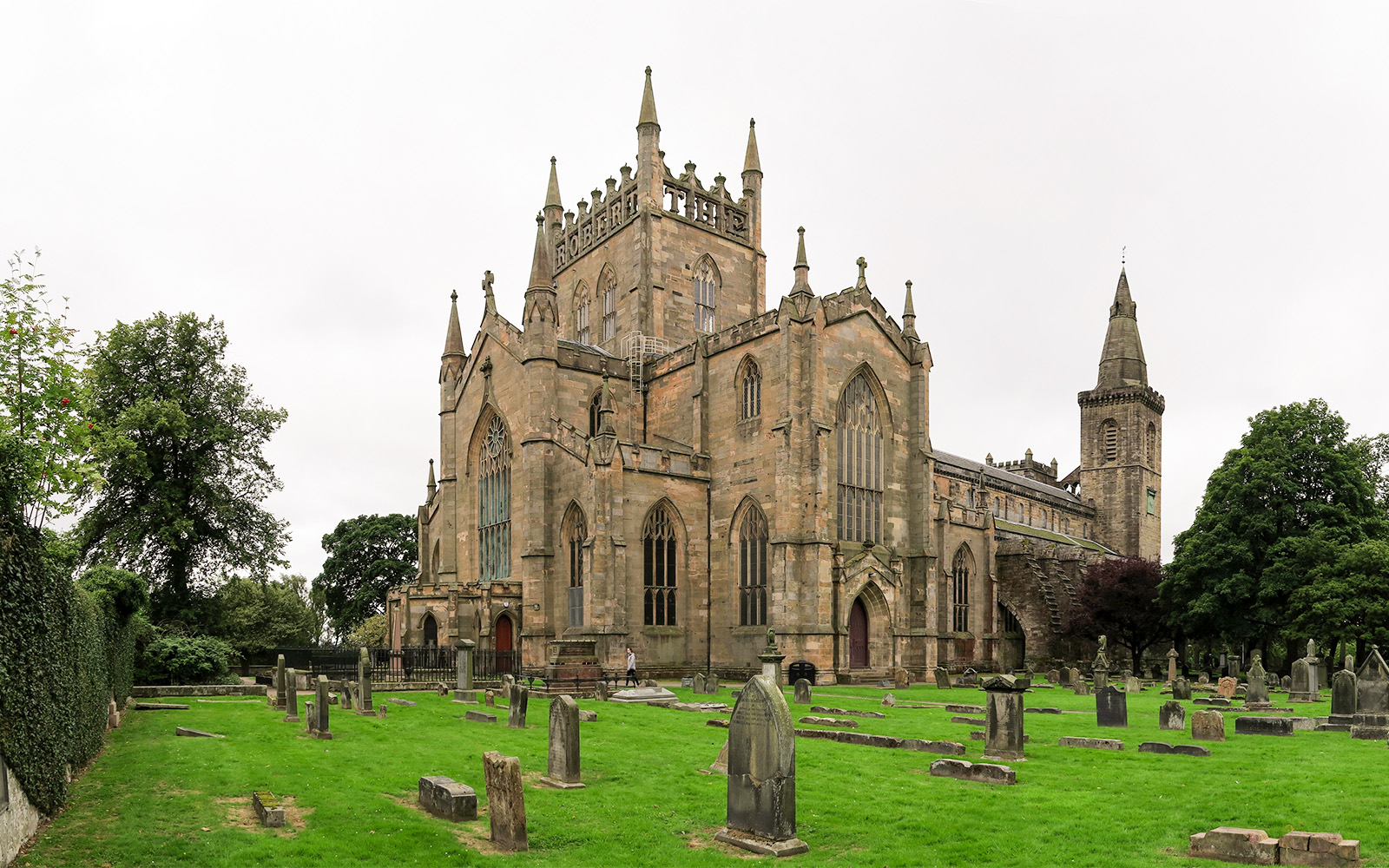 Day trips from Edinburgh - Dunfermline Abbey and Palace