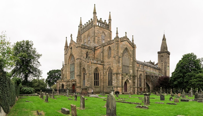Day trips from Edinburgh - Dunfermline Abbey and Palace