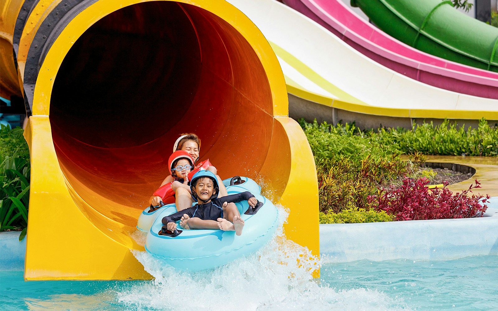 Exciting water slide at Caribe Aquatic Park in Barcelona, perfect for family day trips