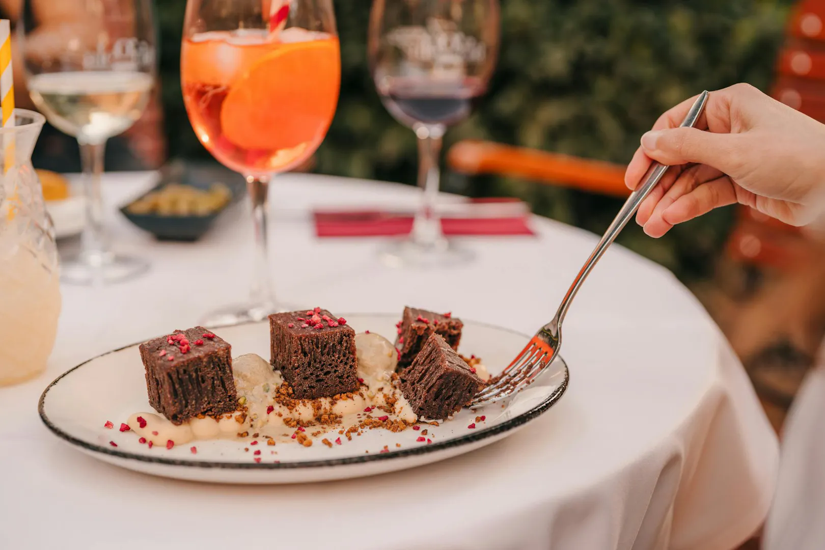 Dessert plate with chocolate squares at Tablao Jardines de Zoraya.