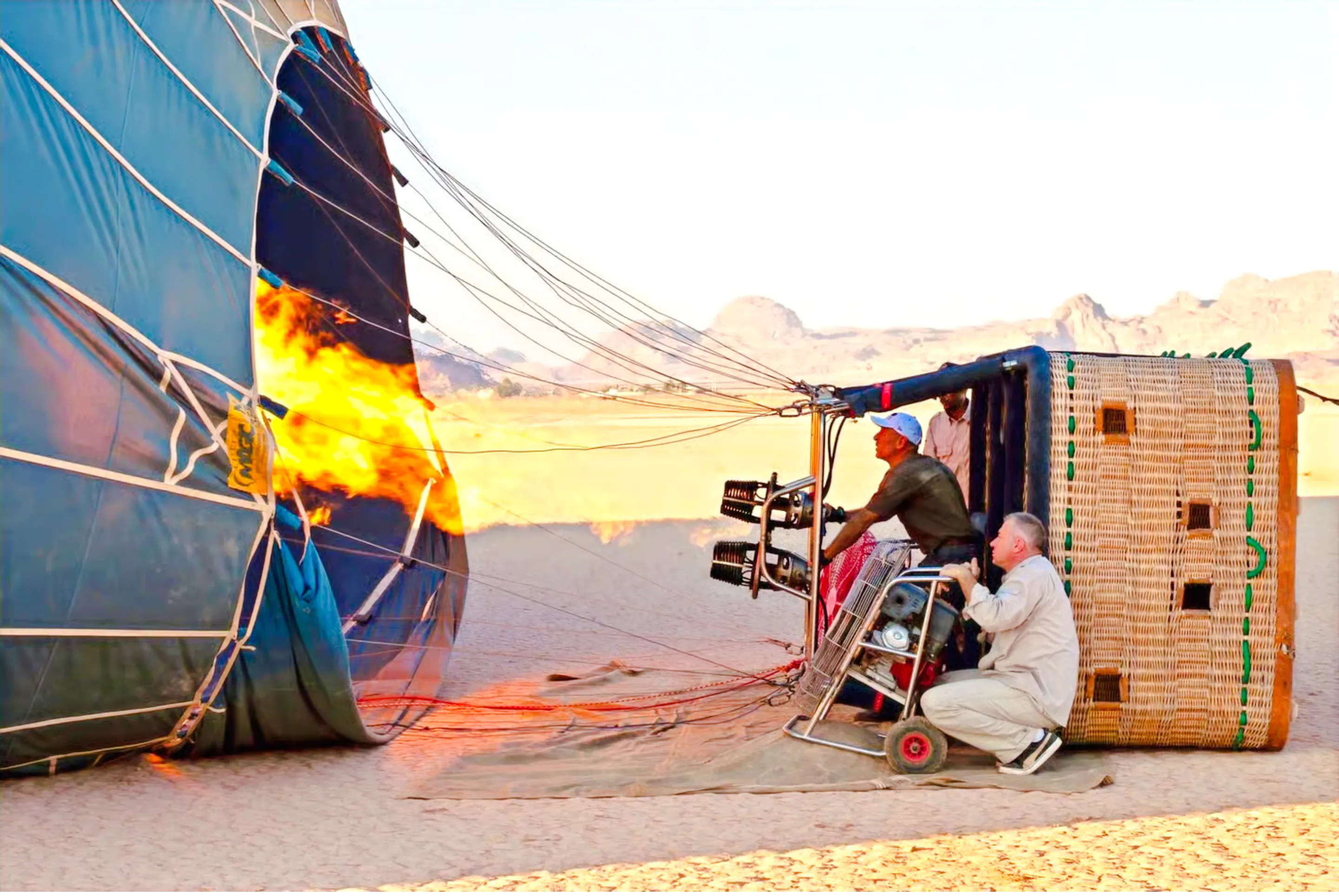 varmluftsballongtur ved soloppgang i wadi rum med tur-retur-reiser-4