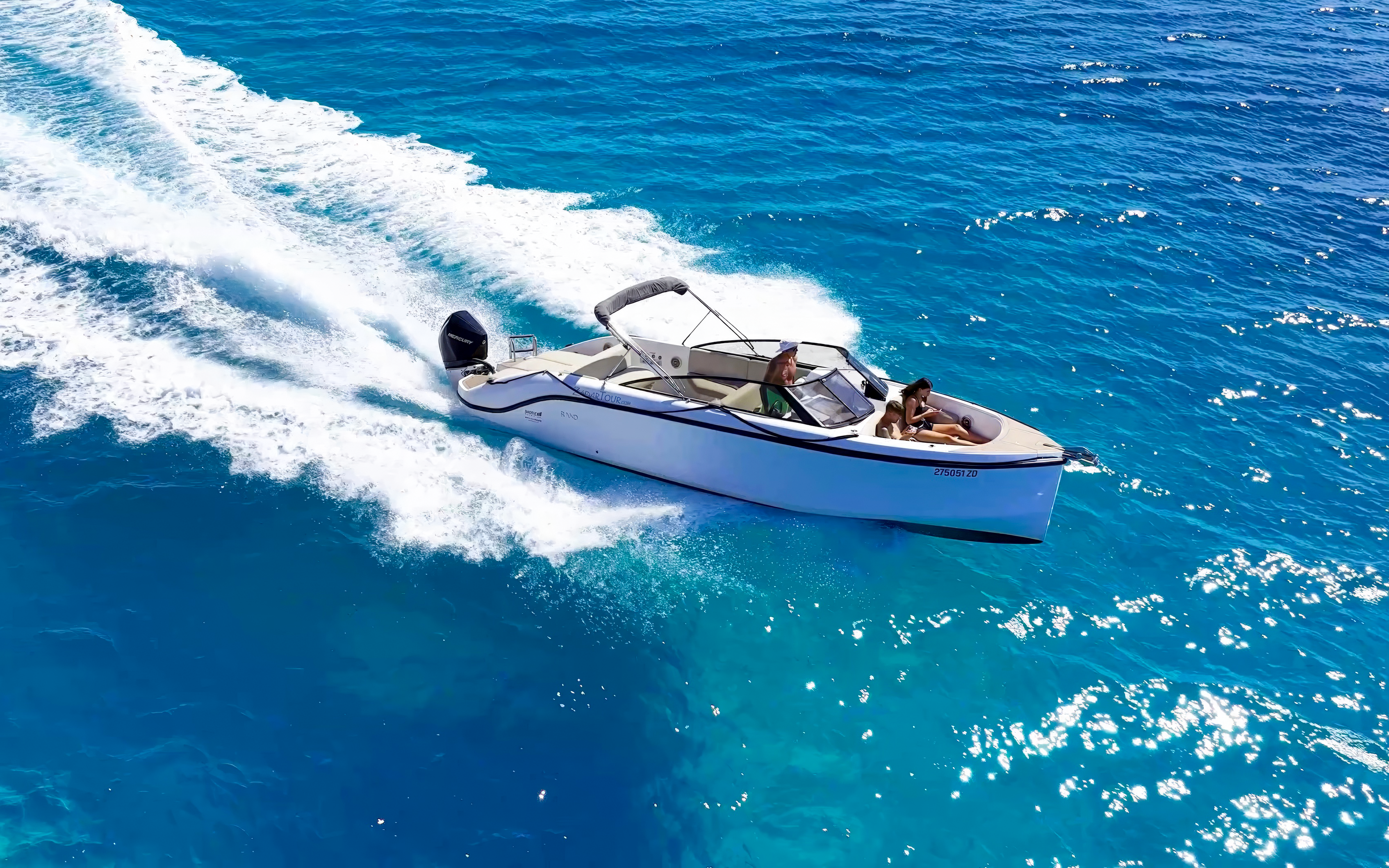 Speedboat on Adriatic Sea during Zadar tour with local food and snorkeling.