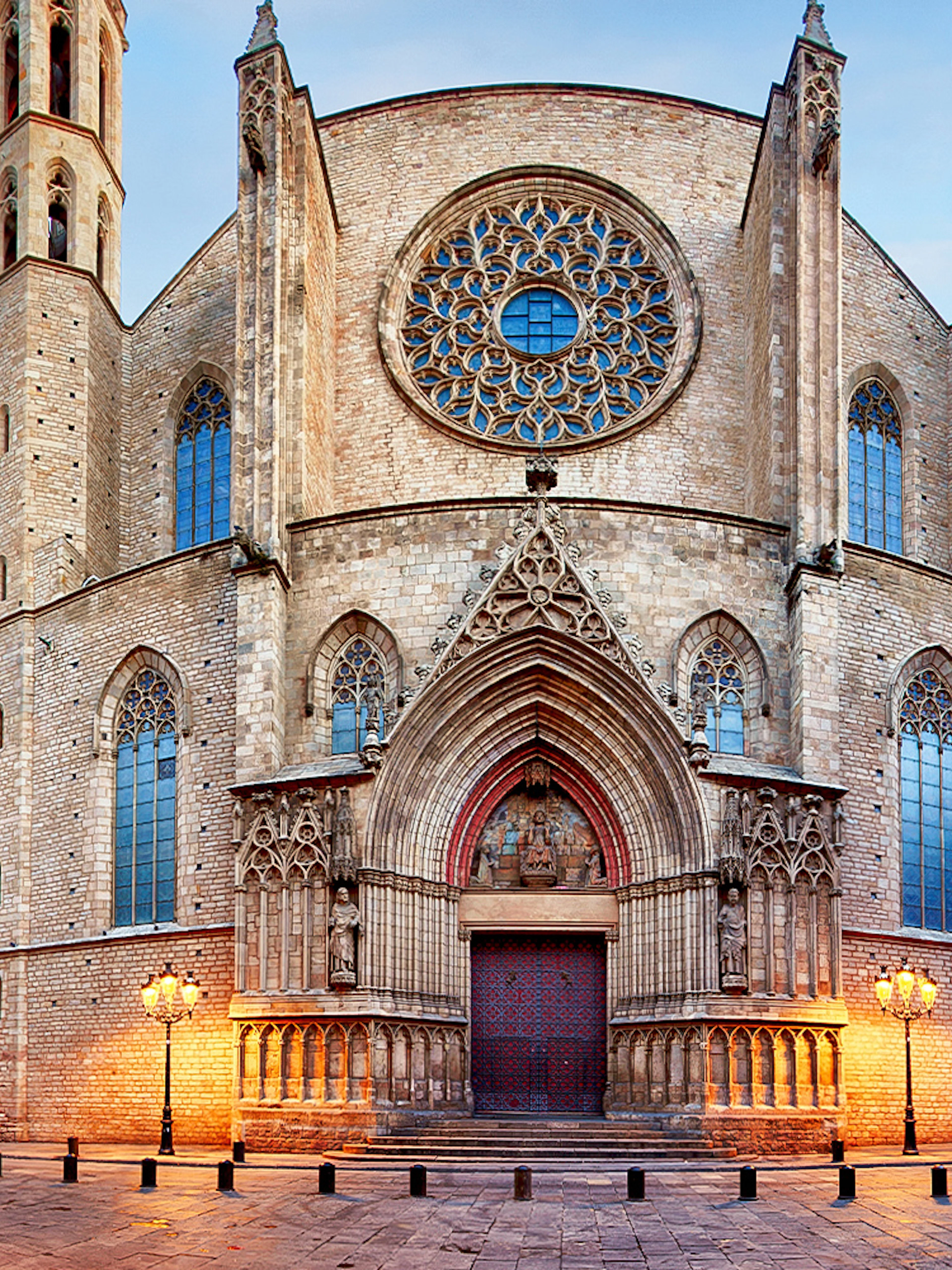 Santa Maria del Mar facade in Barcelona, showcasing Gothic architecture.