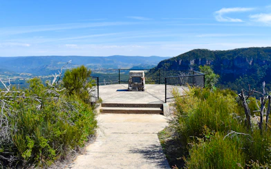 Cahill's Lookout viewing platform overlooking Blue Mountains landscape, Australia.