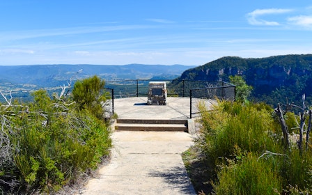 Blue Mountains Tour with Scenic World & Sydney Zoo or Featherdale Wildlife Park
