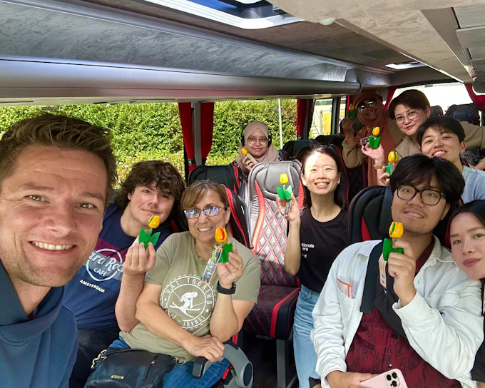 From Amsterdam: Giethoorn Village Bus Tour + Canal Cruise