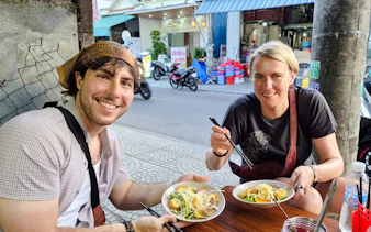 gourmet-rundgang in kleingruppe durch hoi an mit dem steigenlassen von papierlaternen und einer bootsfahrt auf dem hoai-fluss-1