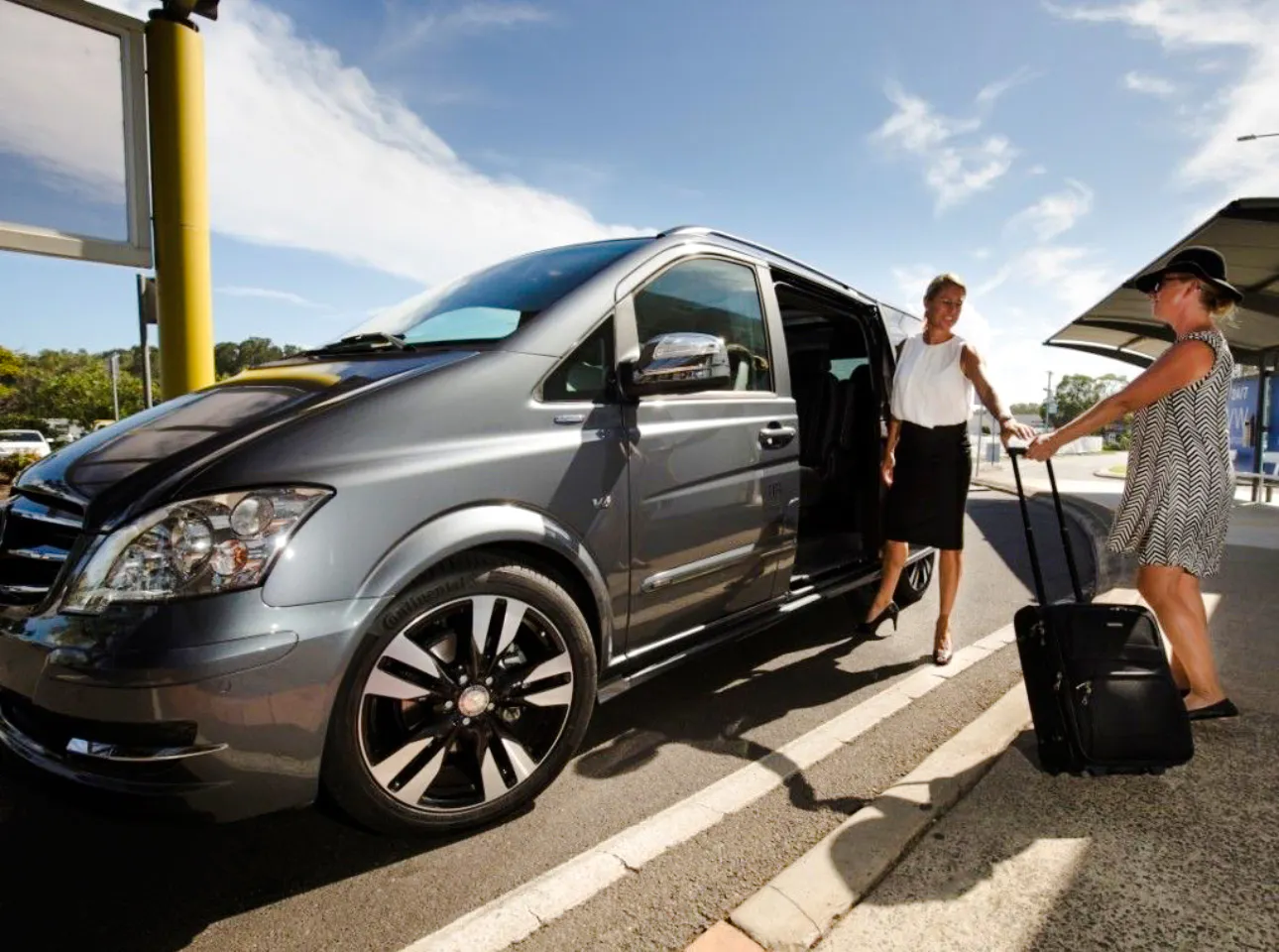 Auckland Airport One-Way Private Minivan Transfer to/from City Hotels