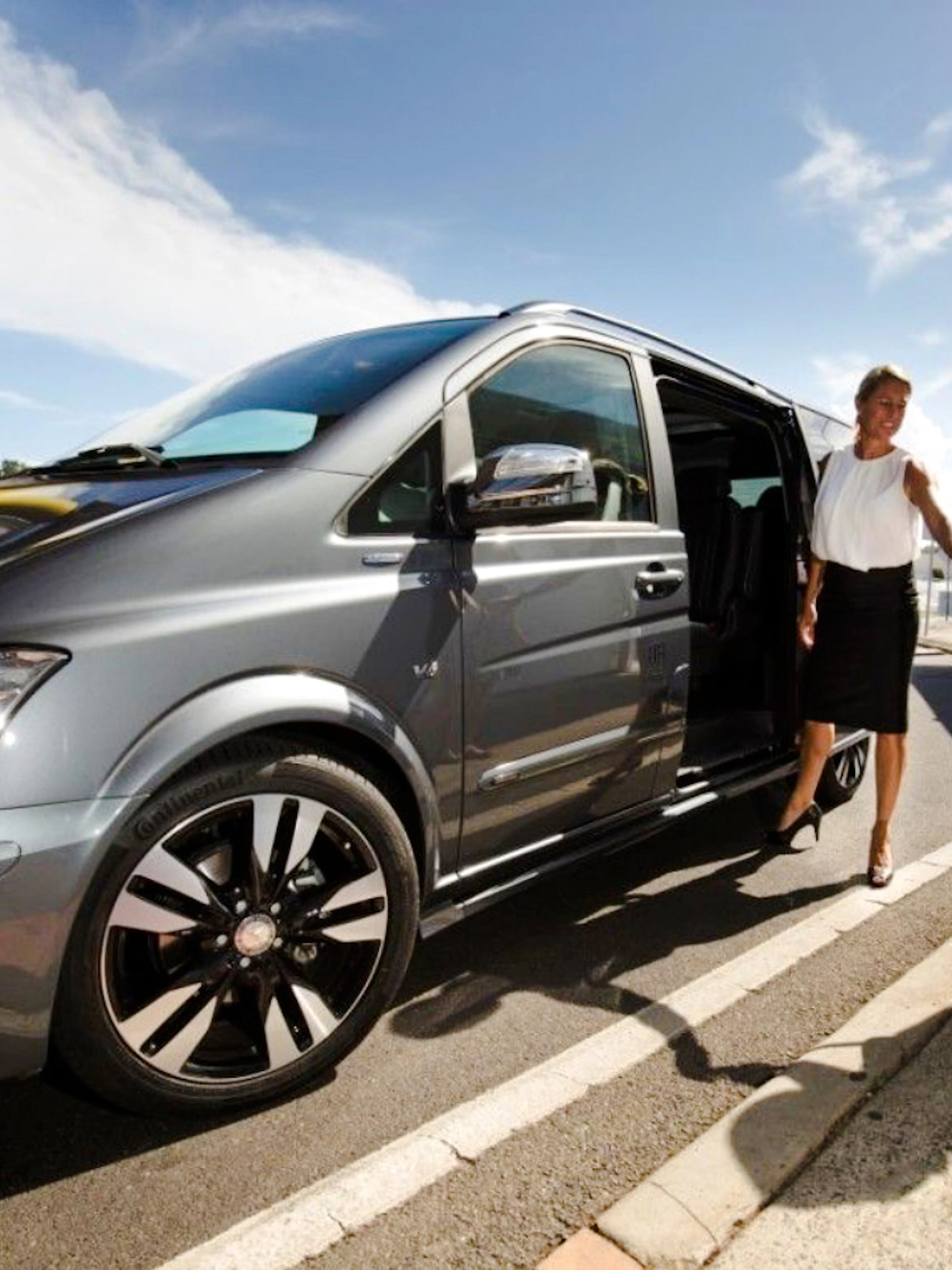 #auckland airport one-way private minivan transfer to/from city hotels-1