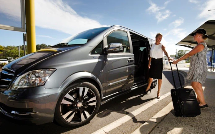 Auckland Airport One-Way Private Minivan Transfer to/from City Hotels