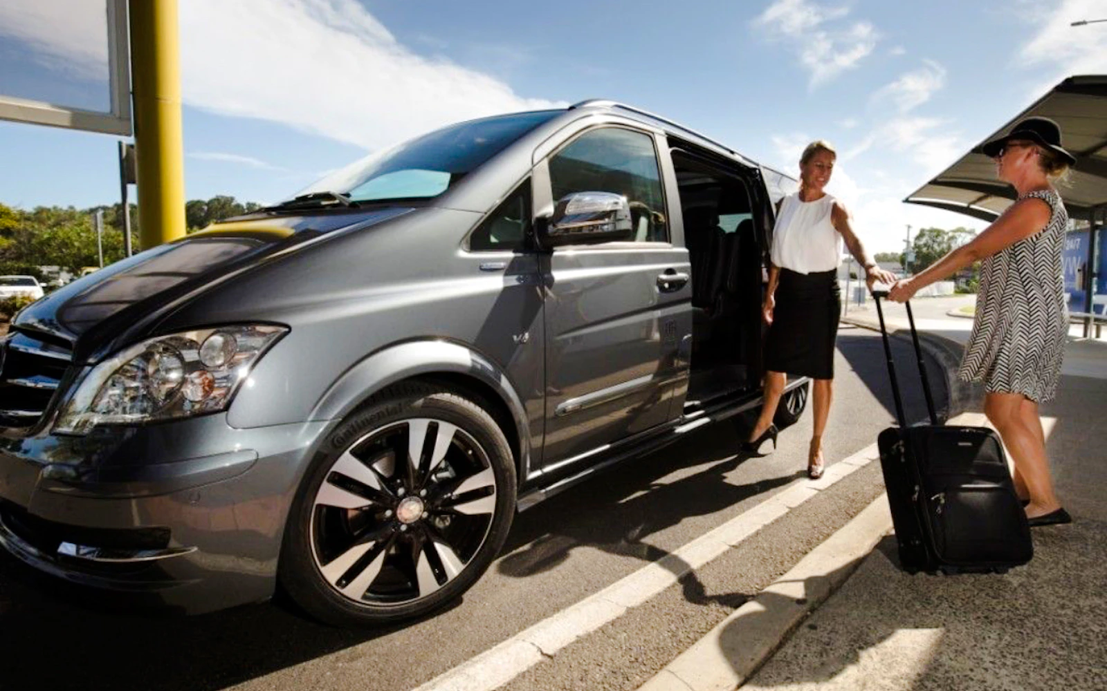 Auckland Airport One-Way Private Minivan Transfer to/from City Hotels
