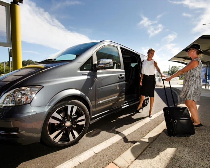 Auckland Airport One-Way Private Minivan Transfer to/from City Hotels