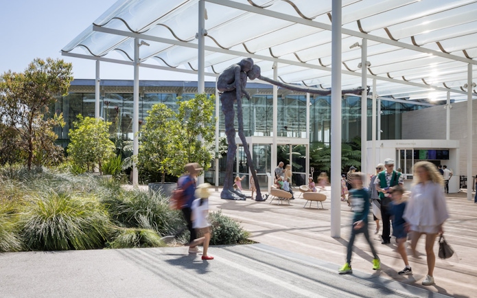 Bronze sculpture "Here Comes Everybody" by Francis Upritchard at Art Gallery of New South Wales, Sydney.