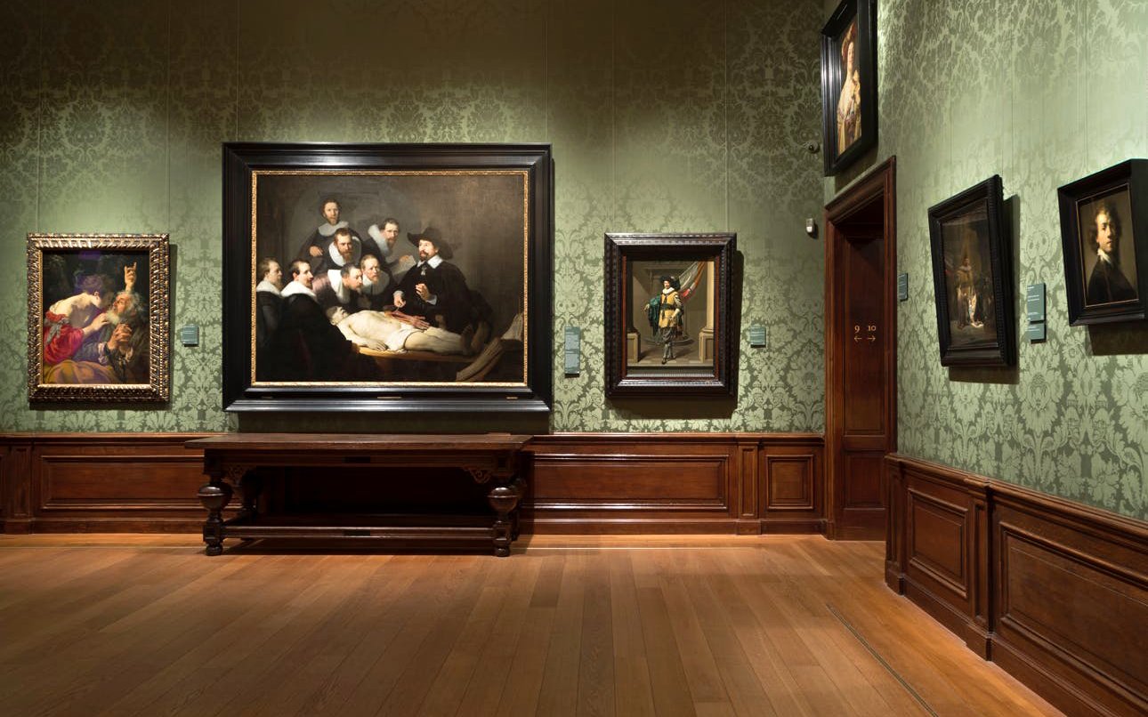 Mauritshuis museum gallery with Rembrandt's "The Anatomy Lesson of Dr. Nicolaes Tulp" painting.