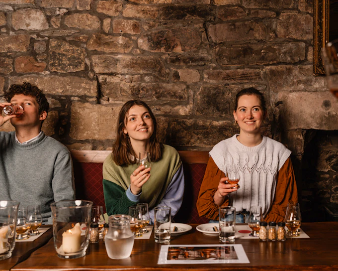 Edinburgh: Underground Whisky Tour and Tasting