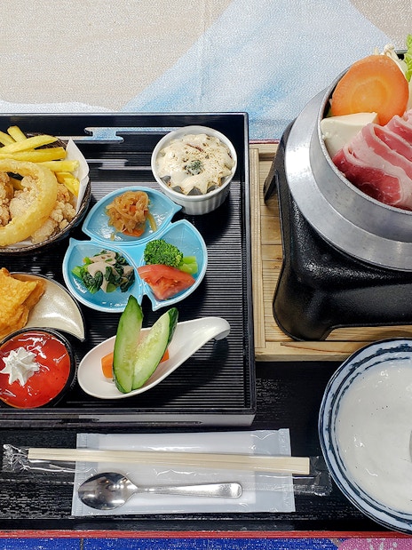 Premium lunch with assorted dishes during Mount Fuji Day Tour.