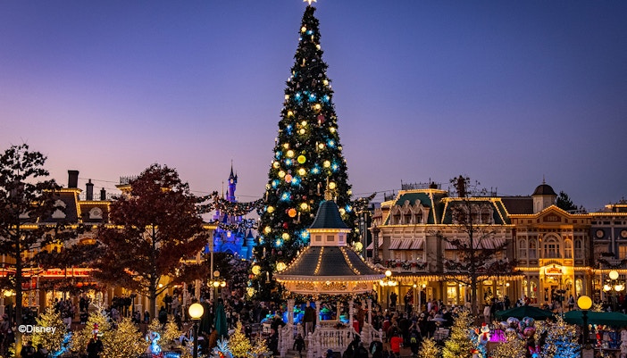 Christmas in Orlando - Hop Around Decorated Disney Hotels