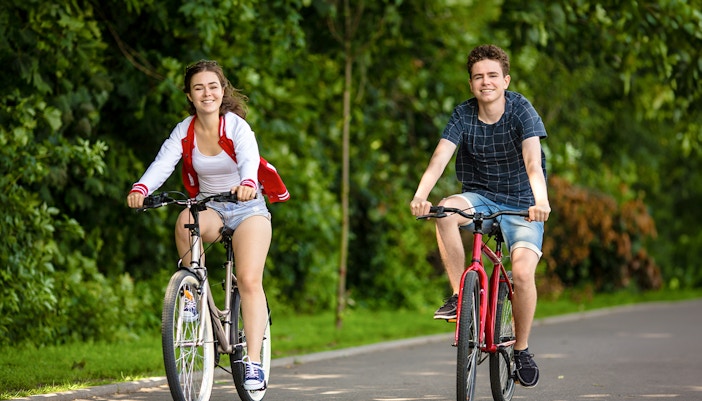 Go on a bike tour along the Niagara River