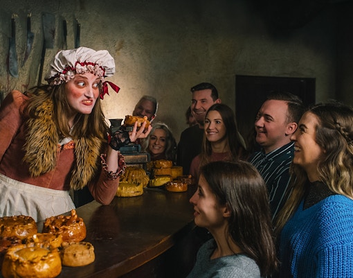 London Travel Guide - Top 10 Things to do in London