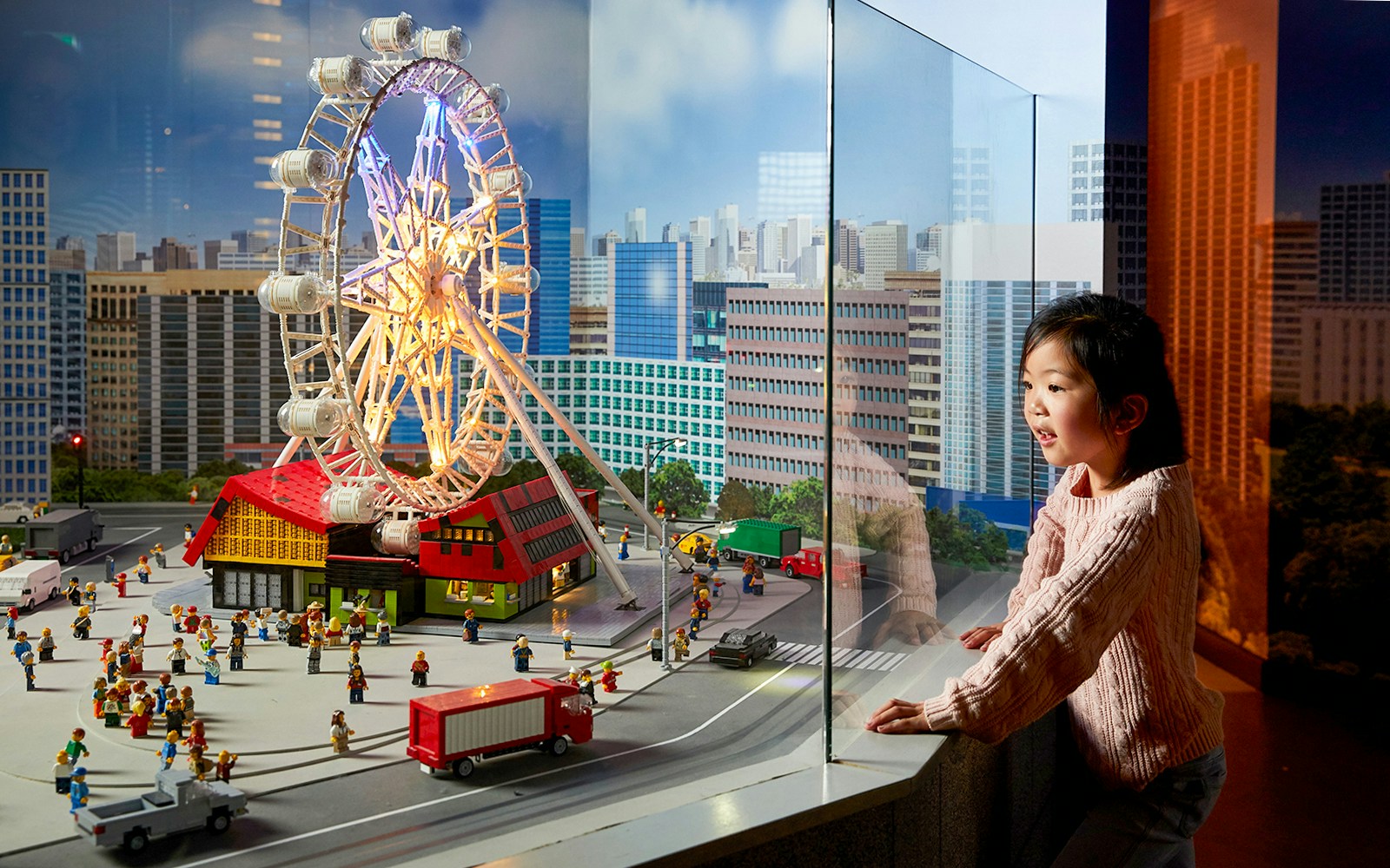 Explore themed LEGO® play zones