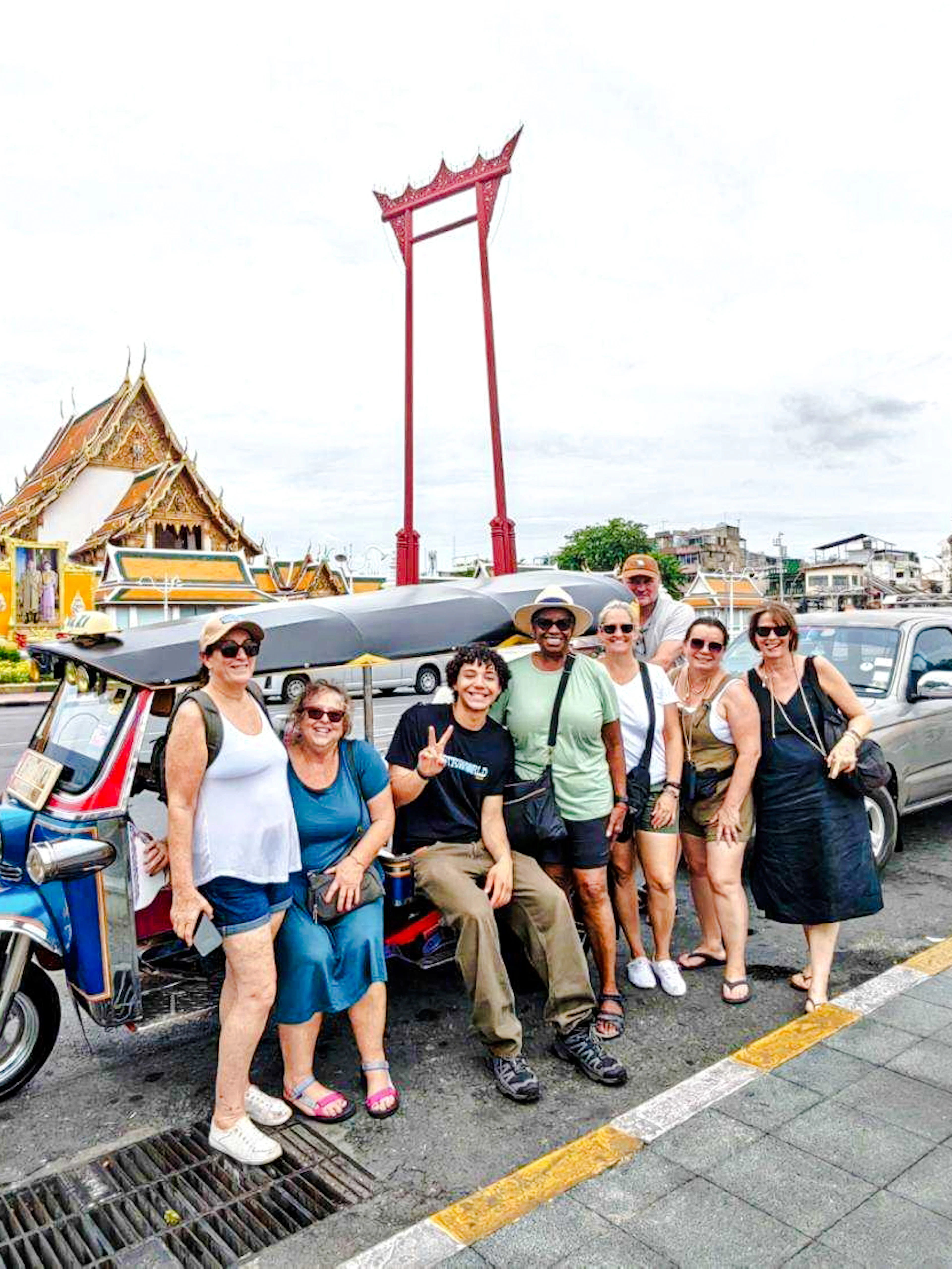 bangkok guided tuk-tuk royal temples tour with thai costume-1