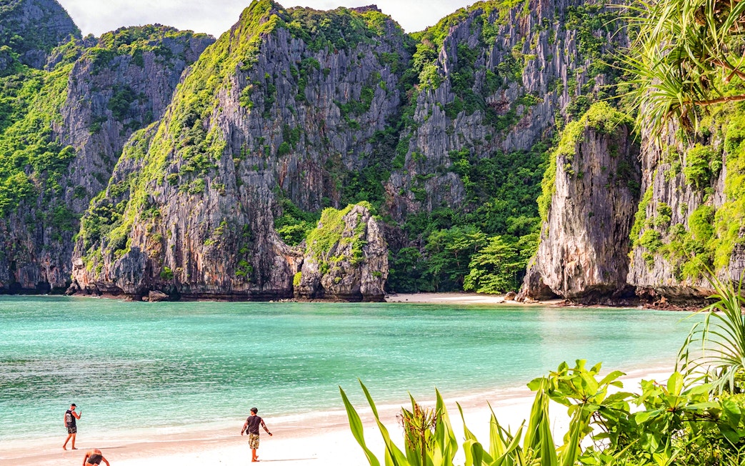 Dramatic limestone cliffs and turquoise waters at Phi Phi Islands, Thailand.