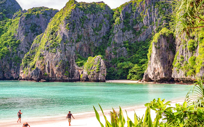 Dramatic limestone cliffs and turquoise waters at Phi Phi Islands, Thailand.