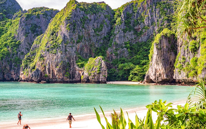 Dramatic limestone cliffs and turquoise waters at Phi Phi Islands, Thailand.