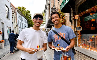 Bruges Small-Group Walking Tour with Canal Cruise and Belgian Praline Tasting