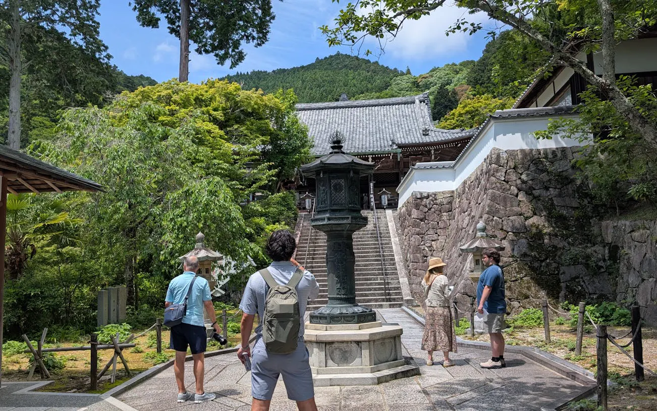 e-sykkeltur i kyoto gjennom bambuskoger, fjelltempler og med lokal sushi til lunsj-7