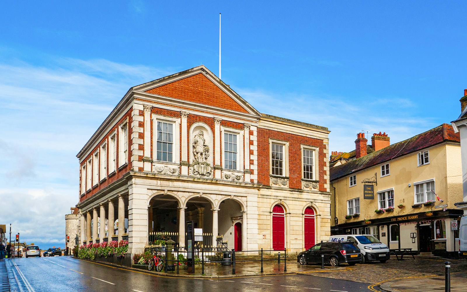 Guildhall in Windsor, England, with historic architecture and nearby street scene.