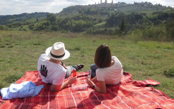 Tuscany Private Tuk Tuk Tour with Countryside Picnic and Winery Visit