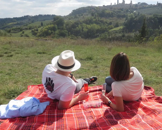 Tuscany Private Tuk Tuk Tour with Countryside Picnic and Winery Visit