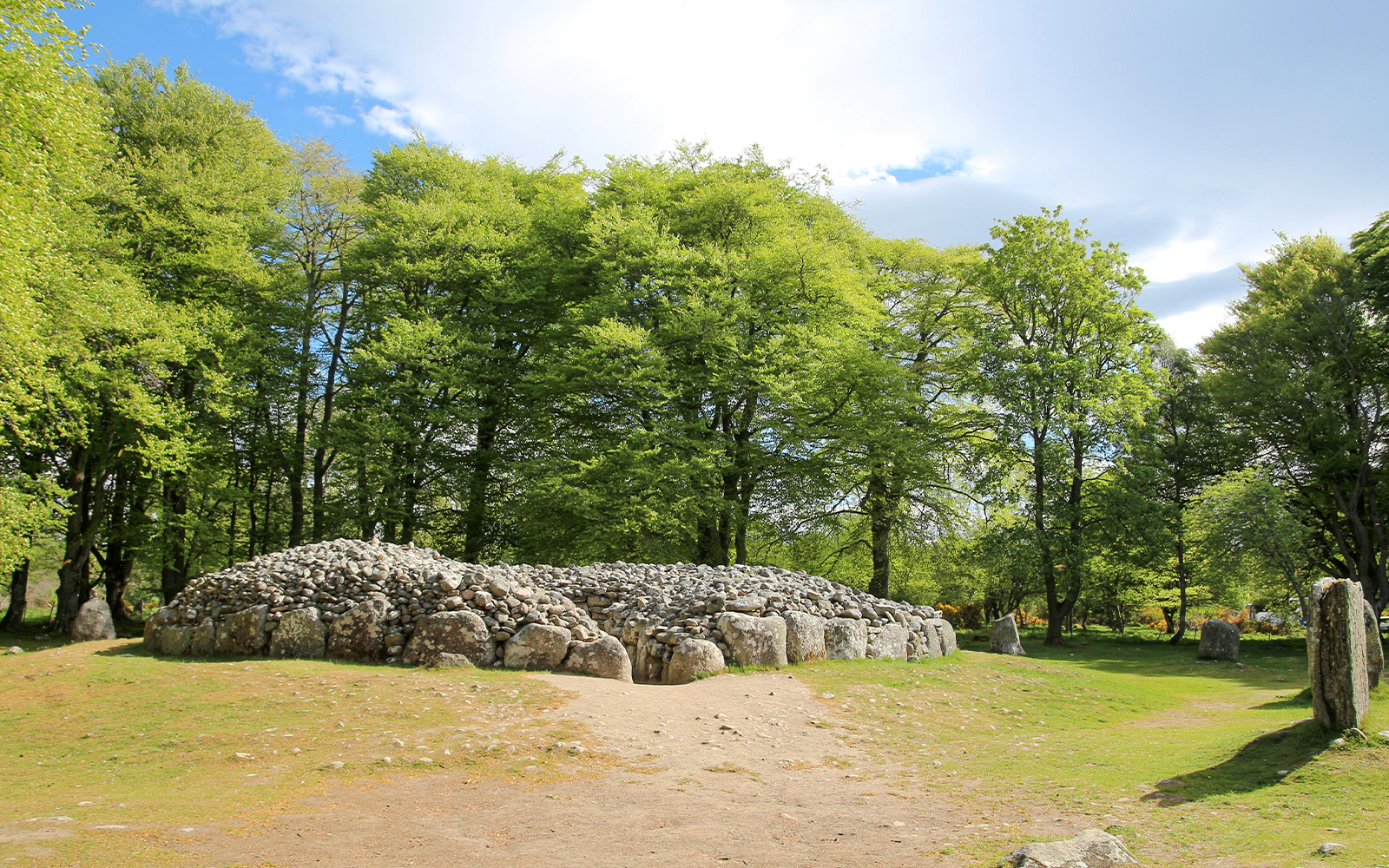 Neolithic Clava Cairns
