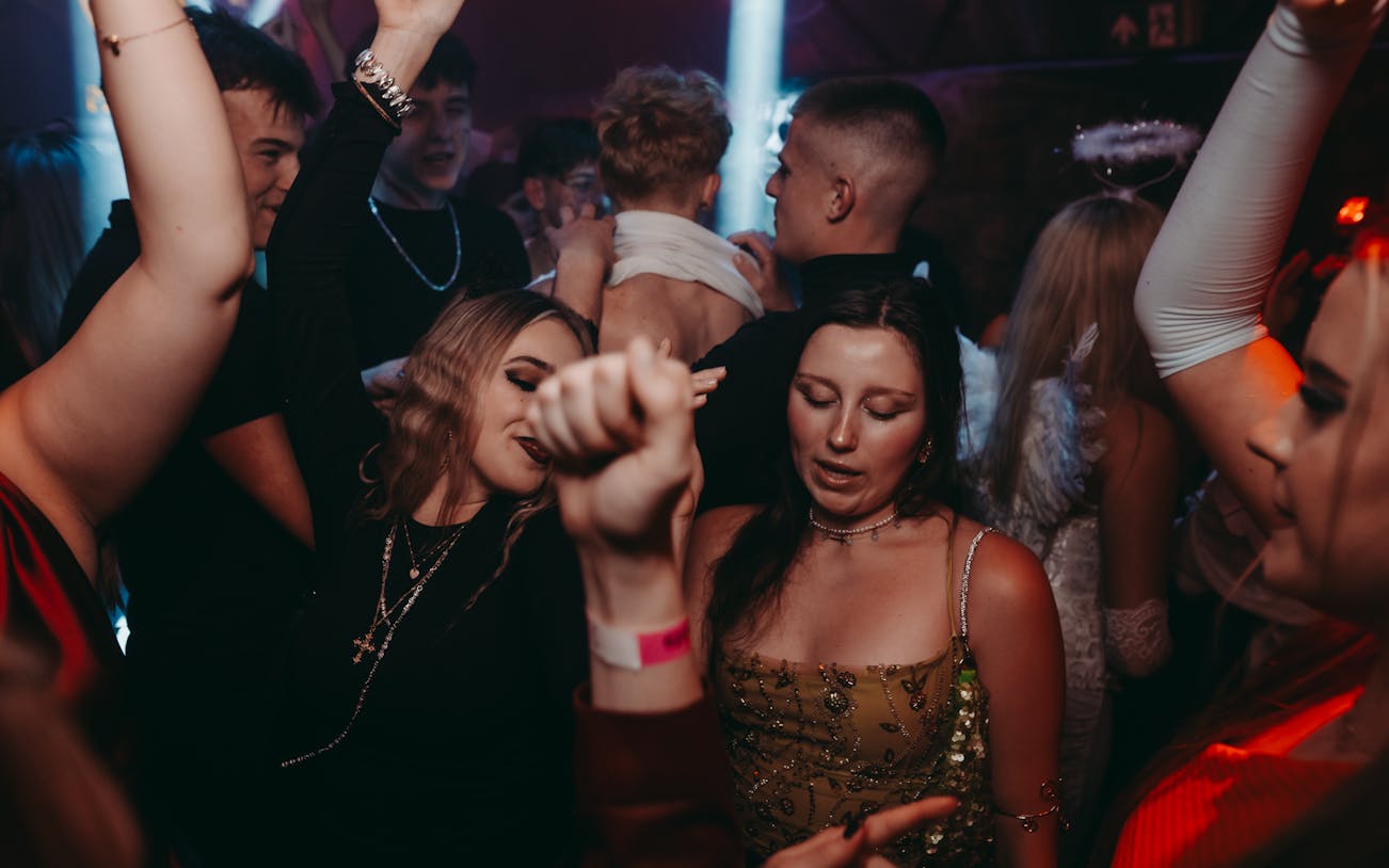 krakow pub crawl by party animals-2