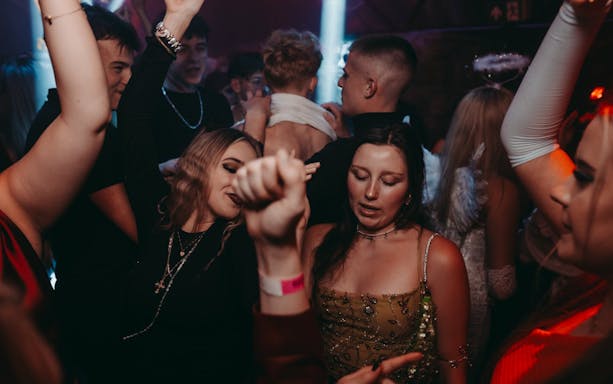 krakow pub crawl by party animals-2
