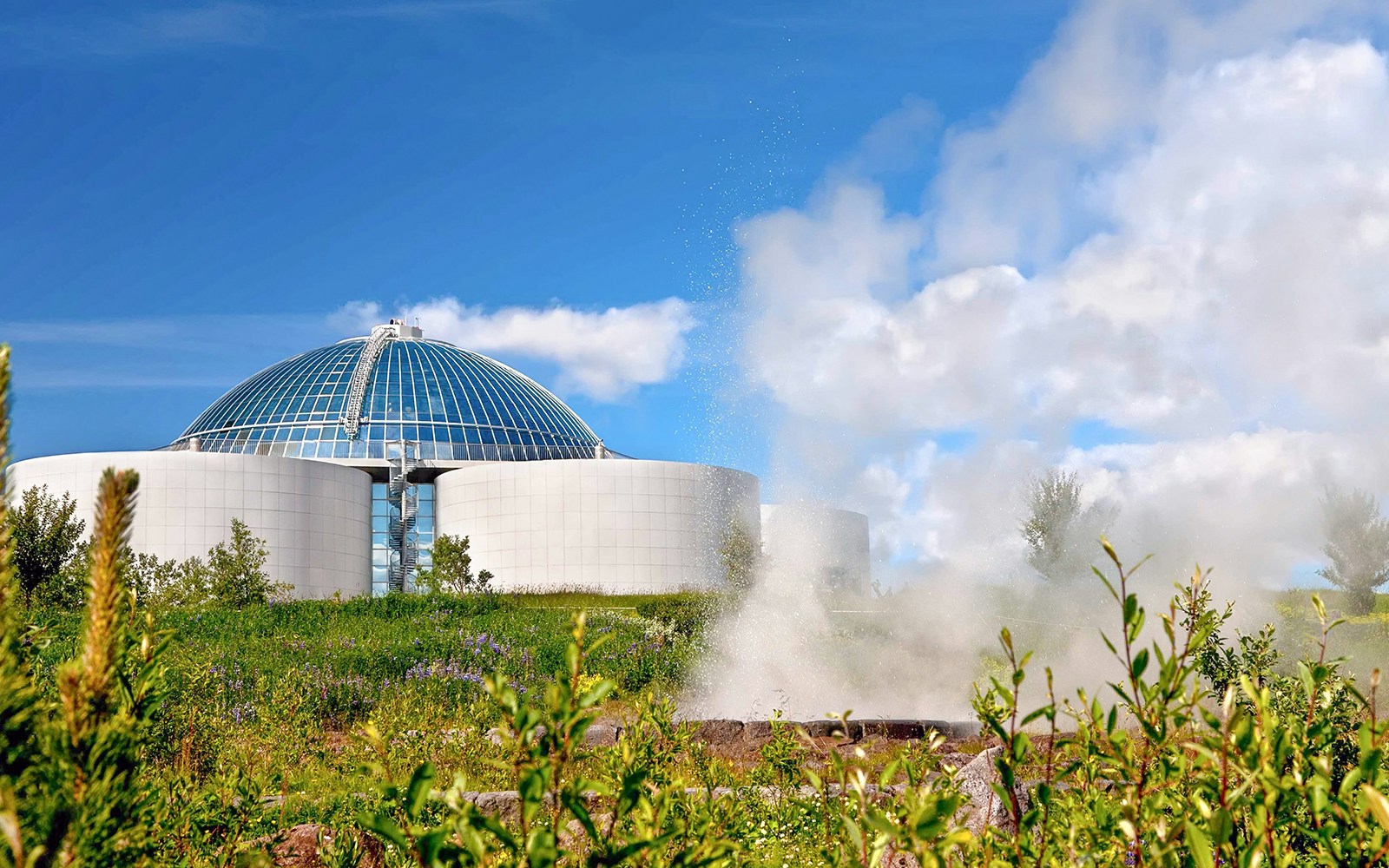 Perlan Museum architecture consisting of the glass dome