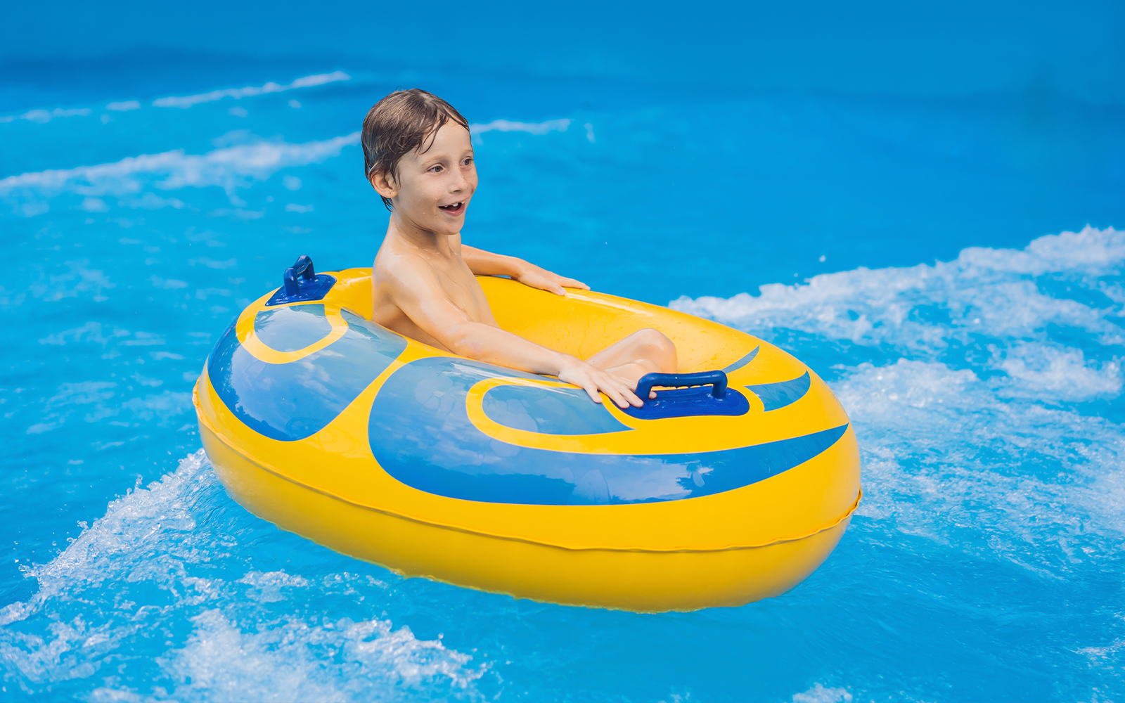 kid in wavepool of Aqualand