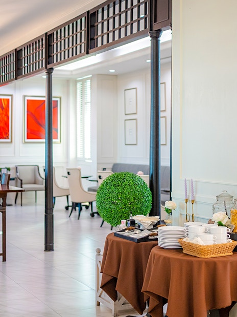 Dining area at The Coral Executive Lounge, Bangkok Airport, featuring a buffet setup.