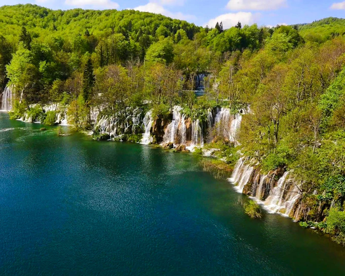 From Split or Trogir: Plitvice Lakes Guided Day Trip with Zagreb Transfer