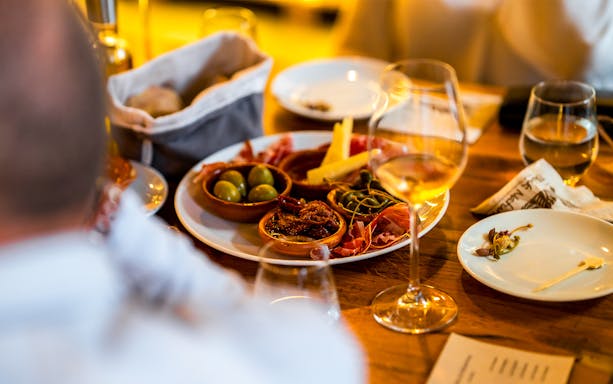 Tapas and drinks on a table during a guided tour in Triana.